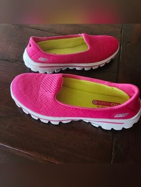 Skechers Pink Size 7.5 GO WALK 2 Slip On Shoes